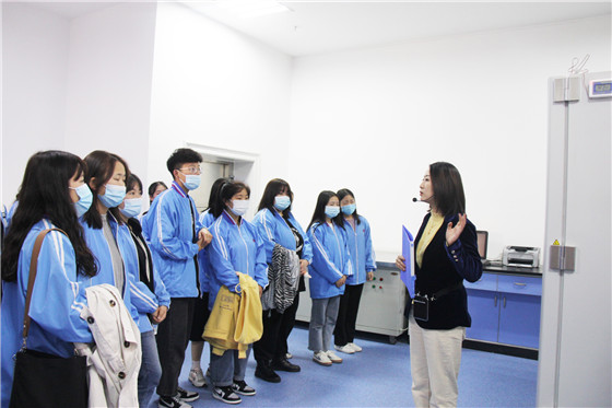 時(shí)代青年講奉獻(xiàn)  愛心熱血勇?lián)?dāng)——安康職業(yè)技術(shù)學(xué)院學(xué)生參加血站開放日活動(dòng)