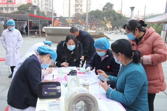 醫(yī)者仁心 大愛無(wú)疆 挽袖獻(xiàn)血 守護(hù)生命 ——安康市人民醫(yī)院開展冬季愛心獻(xiàn)血活動(dòng)