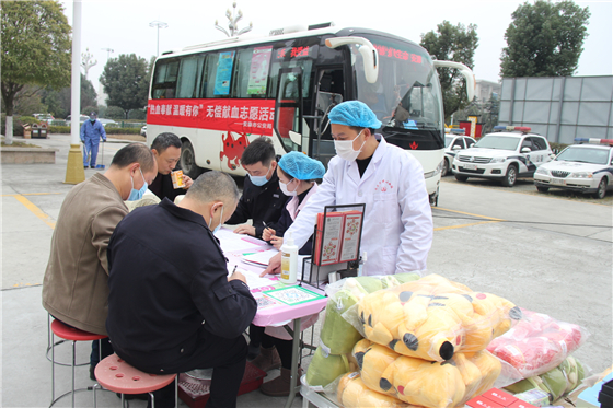 人民警察一心為民，捋袖捐血鐵血柔情——安康市公安局積極開展冬季獻血活動