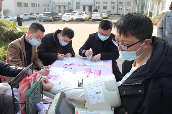 血液是生命的禮物——中國聯(lián)通安康市分公司、安康大數(shù)據(jù)運(yùn)營有限公司聯(lián)合開展冬季應(yīng)急獻(xiàn)血活動(dòng)