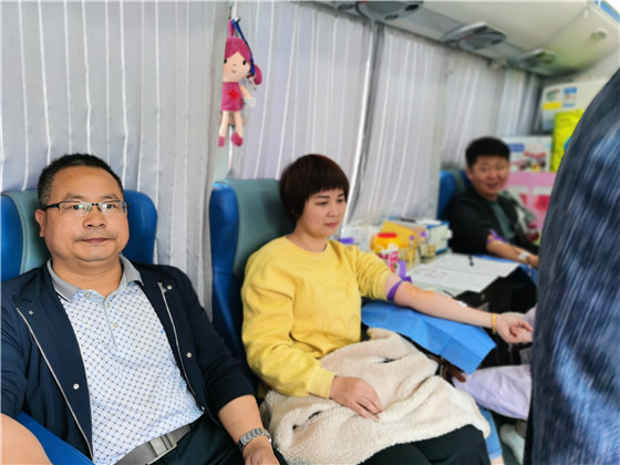 獻(xiàn)血傳真情，為黨旗添光彩 ——三元村春季無償獻(xiàn)血活動(dòng)側(cè)記