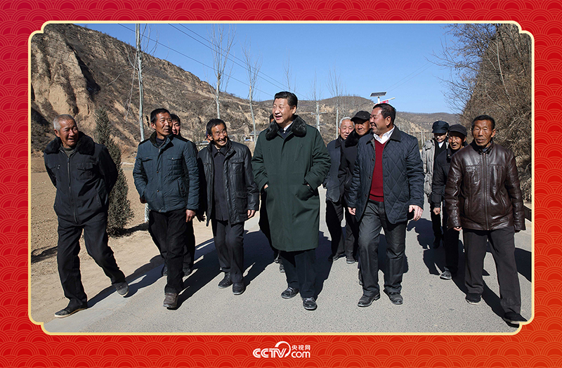 2015年春節(jié)前夕，習(xí)近平總書記回到陜西延安梁家河村看望鄉(xiāng)親。